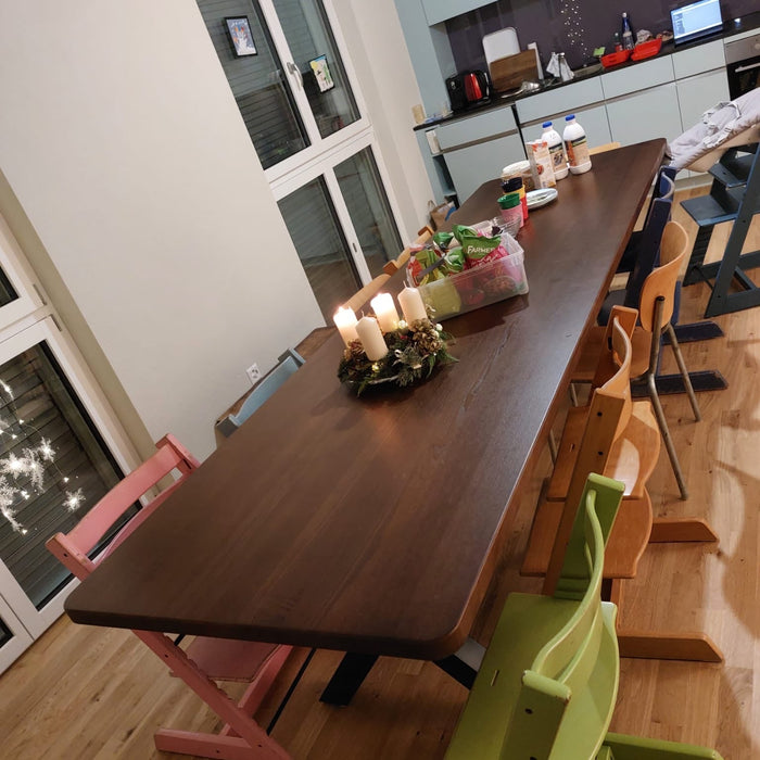 Tisch für das Kinderheim Amitola