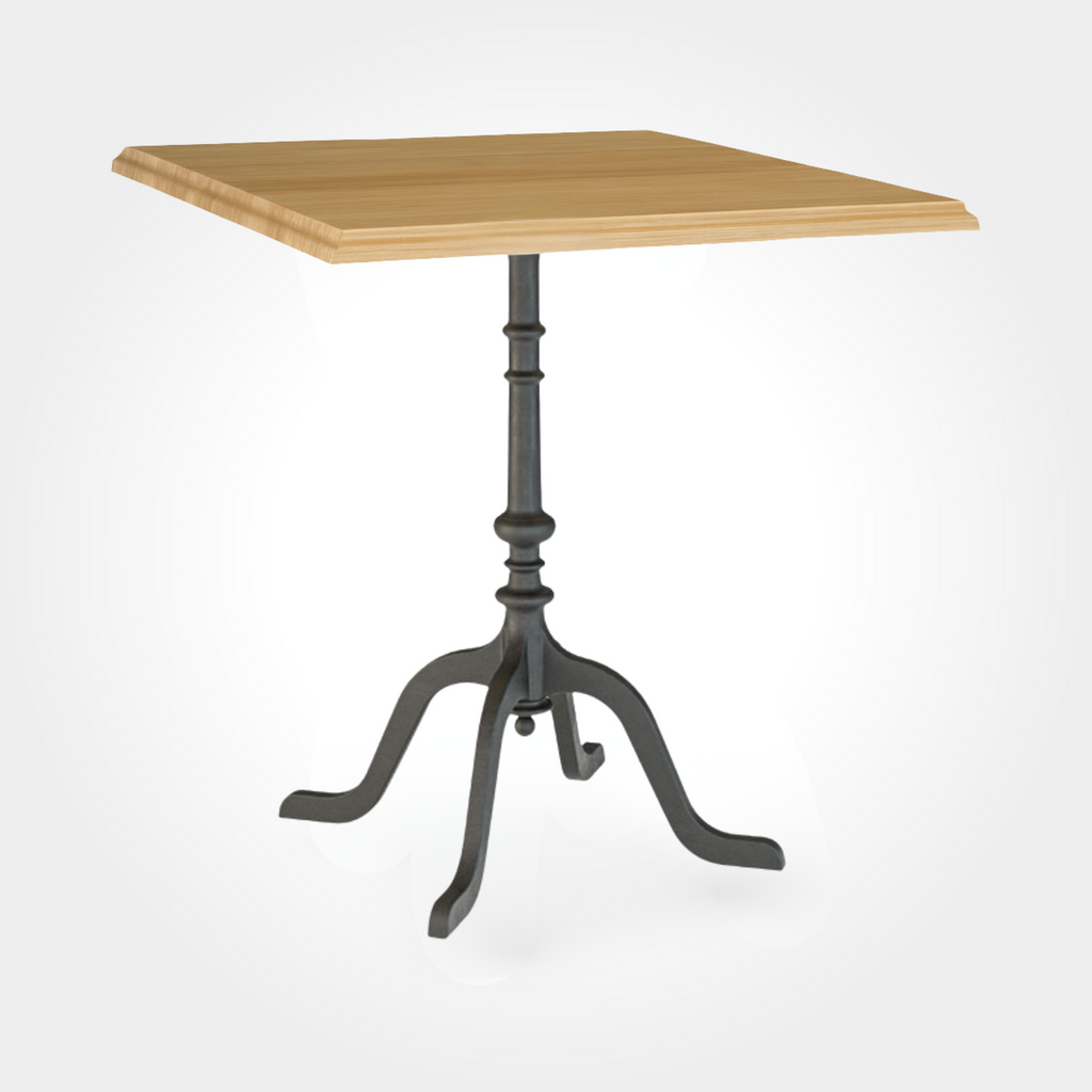 Quadratischer Bistrotisch mit charaktervoller Tischplatte aus massiver Kernesche. Der vierbeinige Gussfuß sorgt für sicheren Halt und macht den Tisch ideal für Café, Bar oder gemütliche Beizen.