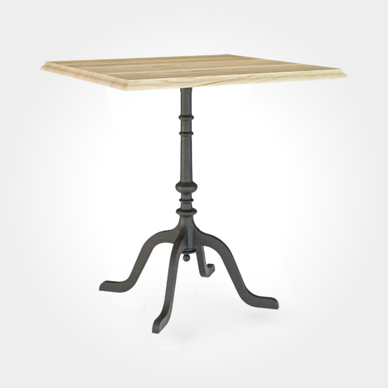 Quadratischer Cafétisch mit Tischplatte aus massiver Eiche. Der elegante Gussfuß aus Eisen mit vier Beinen bietet sicheren Halt und macht den Tisch perfekt für moderne Cafés und Bistros.